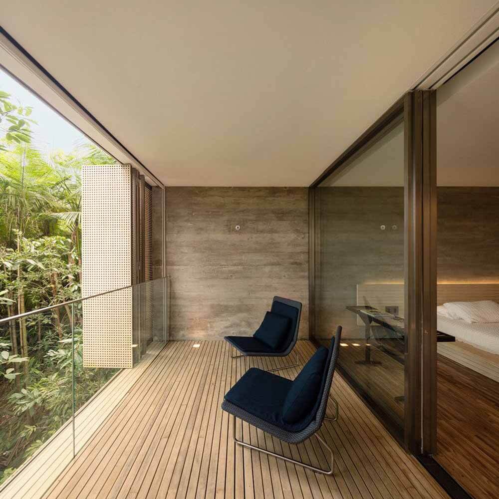 Glass railing with solid aluminum base - Image 8