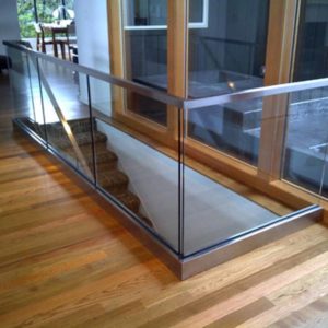 Solid aluminum groove for glass railings