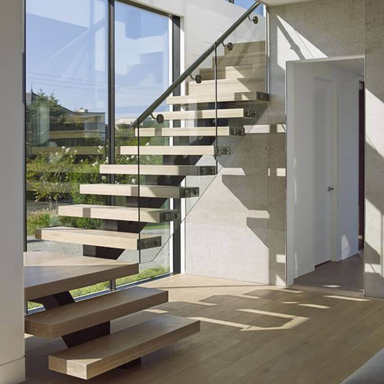 Single stringer staircase with solid wood tread and laminated glass railing - Image 2