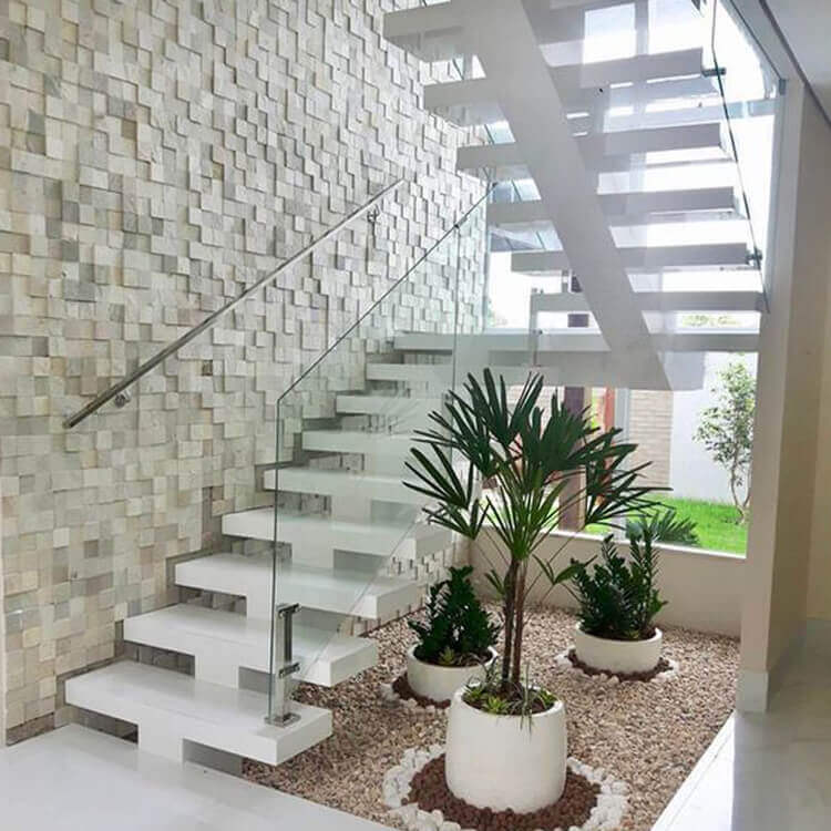 Single stringer staircase with solid wood tread and laminated glass railing - Image 7