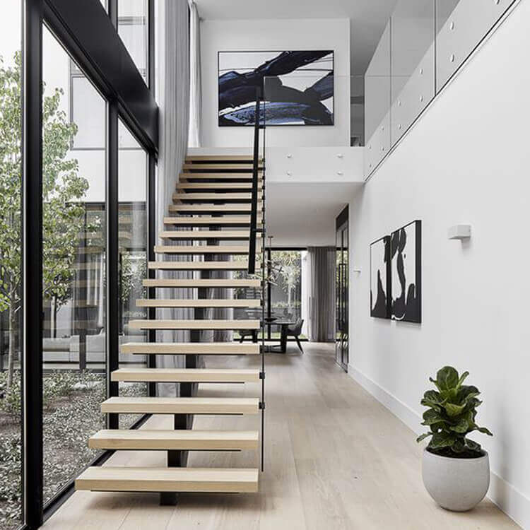 Single stringer staircase with solid wood tread and laminated glass railing