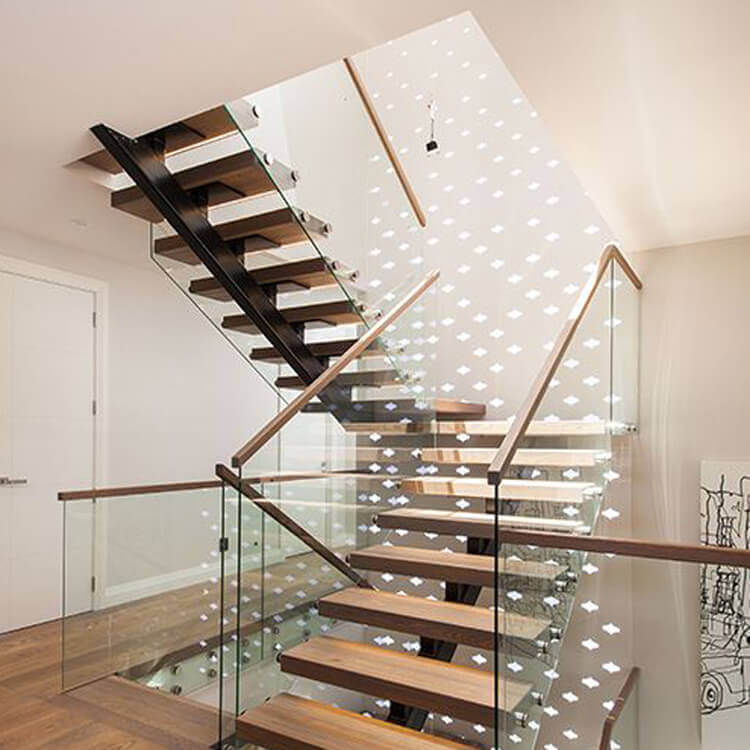 Single stringer staircase with solid wood tread and laminated glass railing - Image 4